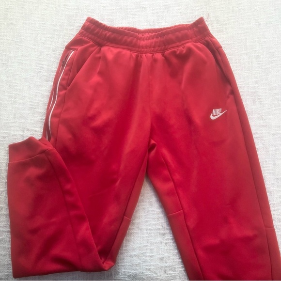 Nike Joggers - Picture 2 of 3